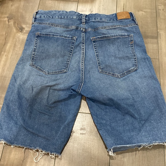 Aeropostale High Rise Curvy Bermuda Short. Light Blue Wash. Size 14 - Picture 2 of 2